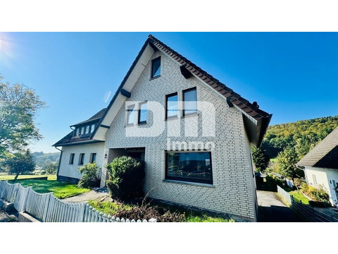 Zweifamilienhaus kaufen in Bodenfelde, mit Stellplatz, 2.344 m² Grundstück, 261,24 m² Wohnfläche, 11 Zimmer