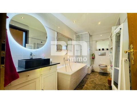 EG WE1 Badezimmer / Wanne / Dusche
