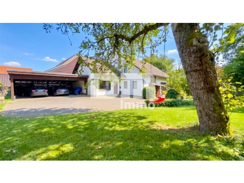 Grundstück mit Gartenbereich / Innenhof / Carport