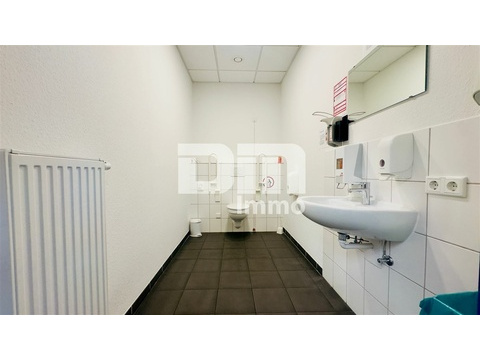 Bürotrakt WC Damen / Behinderten WC EG