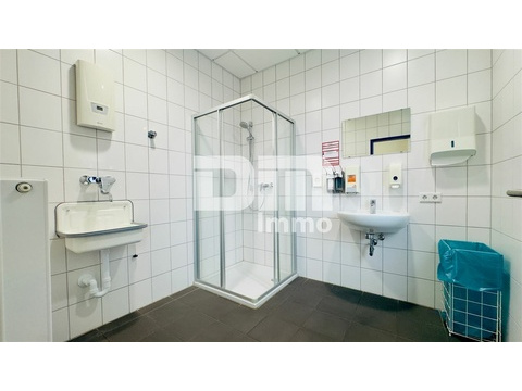 Bürotrakt Bad / Dusche Damen EG