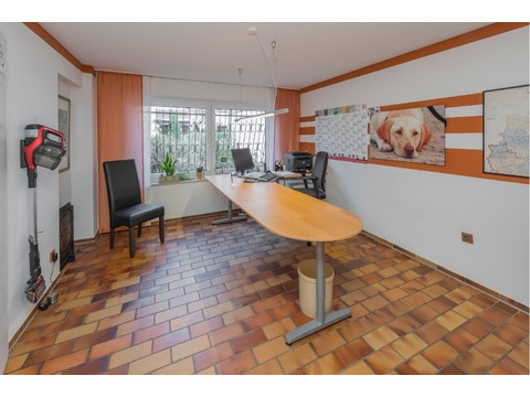 Souterrain Büro
