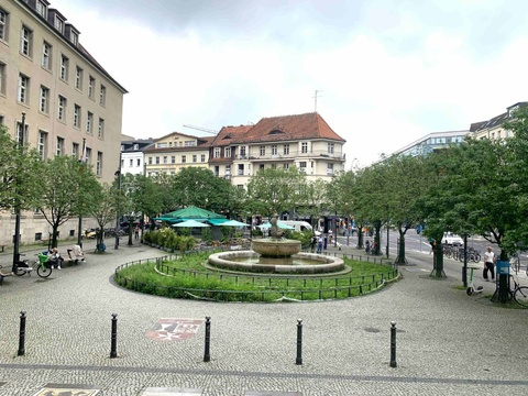 Neukölln Rathausvorplatz