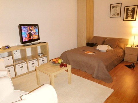 Zimmer, voll möbliert