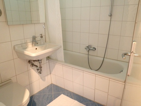 Bad mit Wanne