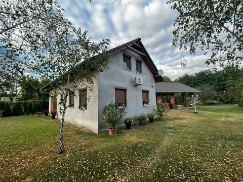 Einfamilienhaus kaufen in Baja, mit Stellplatz, 1.680 m² Grundstück, 163 m² Wohnfläche, 6 Zimmer