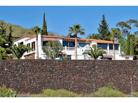 Landhaus kaufen in Arona, 7.700 m² Grundstück, 376 m² Wohnfläche, 5 Zimmer