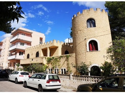 Haus kaufen in Cala Ratjada, 432 m² Grundstück, 243 m² Wohnfläche, 10 Zimmer