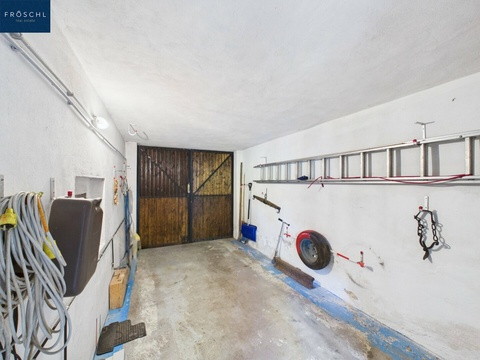 Garage mit zusätzlichem Stauraum