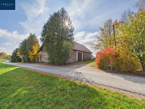Harmonisch eingebettetes Bauernhof-Ensemble