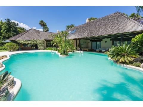 Villa kaufen in Marbella, 1.711 m² Grundstück, 800 m² Wohnfläche, 14 Zimmer