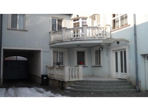 Einfamilienhaus kaufen in Nyíregyháza, 470 m² Grundstück, 240 m² Wohnfläche, 4 Zimmer