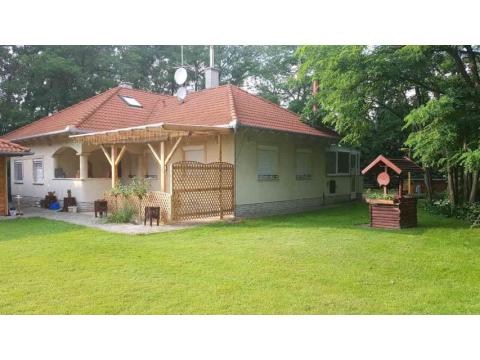 Einfamilienhaus kaufen in Kecskemét, 2.159 m² Grundstück, 180 m² Wohnfläche, 6 Zimmer