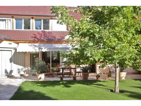 Einfamilienhaus kaufen in Budaörs, 1.060 m² Grundstück, 450 m² Wohnfläche, 8 Zimmer