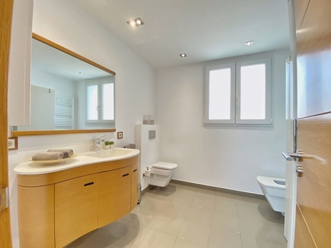 Badezimmer mit Dusche