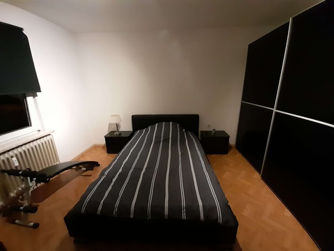 Schlafzimmer 1