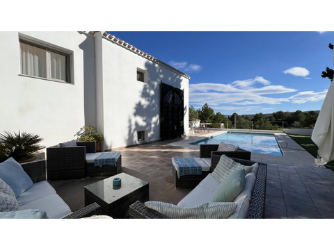 Villa kaufen in Denia, 595 m² Grundstück, 182 m² Wohnfläche, 5 Zimmer