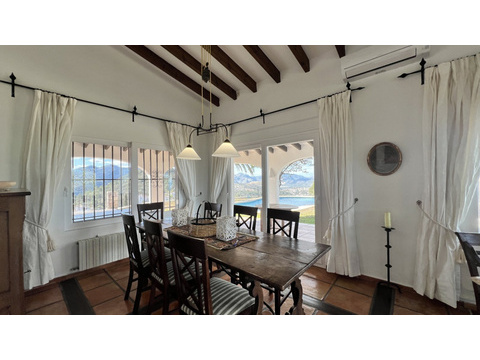 Villa kaufen in Pego, 3.370 m² Grundstück, 310 m² Wohnfläche, 6 Zimmer
