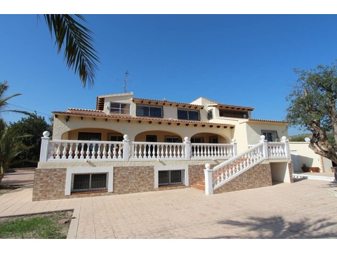 Villa kaufen in El Campello, 1.900 m² Grundstück, 590 m² Wohnfläche, 6 Zimmer