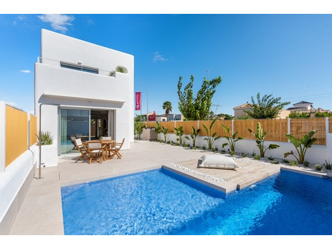 Villa kaufen in Los Alcázares, mit Stellplatz, 180,5 m² Grundstück, 102 m² Wohnfläche, 4 Zimmer
