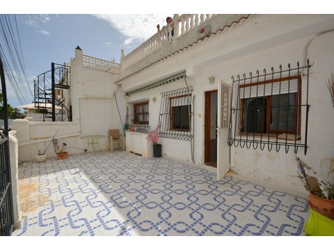 Doppelhaushälfte kaufen in Torrevieja, 141 m² Grundstück, 123 m² Wohnfläche, 5 Zimmer