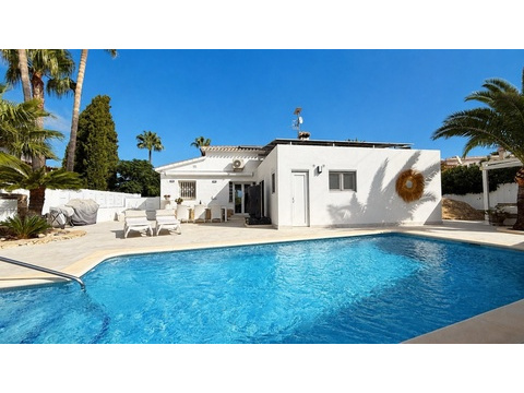 Villa kaufen in Denia, 737 m² Grundstück, 137 m² Wohnfläche, 3 Zimmer