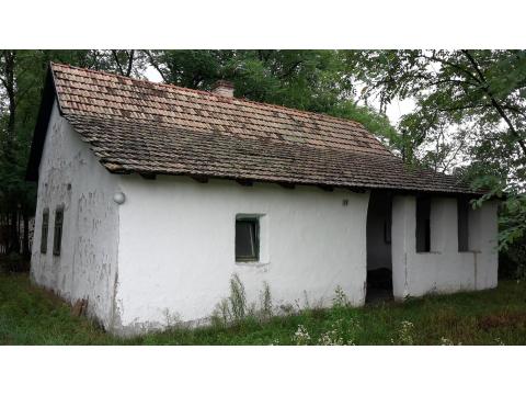 Bauernhaus kaufen in Jászszentlászló, 45.000 m² Grundstück, 60 m² Wohnfläche, 2 Zimmer