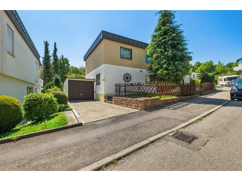 Zweifamilienhaus kaufen in Stuttgart, mit Garage, 517 m² Grundstück, 243 m² Wohnfläche, 8 Zimmer