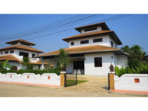 Haus kaufen in Hua Hin, 590 m² Grundstück, 246 m² Wohnfläche, 8 Zimmer