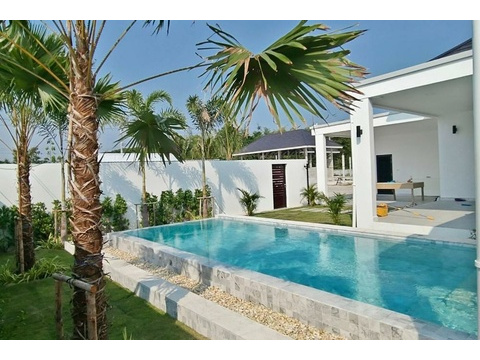 Villa kaufen in Hua Hin, mit Stellplatz, 400 m² Grundstück, 209 m² Wohnfläche, 6 Zimmer