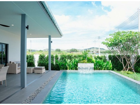 Villa kaufen in Hua Hin, 508 m² Grundstück, 240 m² Wohnfläche, 5 Zimmer