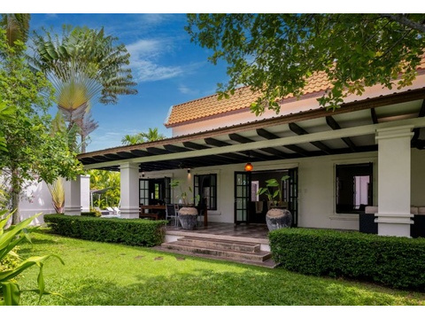 Villa kaufen in Hua Hin, 1.102 m² Grundstück, 181 m² Wohnfläche, 7 Zimmer