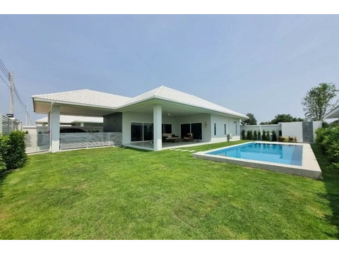 Haus kaufen in Hua Hin, mit Stellplatz, 500 m² Grundstück, 195 m² Wohnfläche, 4 Zimmer