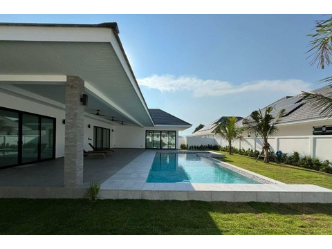 Villa kaufen in Hua Hin, mit Stellplatz, 837 m² Grundstück, 284 m² Wohnfläche, 5 Zimmer