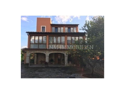 Landhaus kaufen in Alaró, 7.104 m² Grundstück, 418,7 m² Wohnfläche, 10 Zimmer