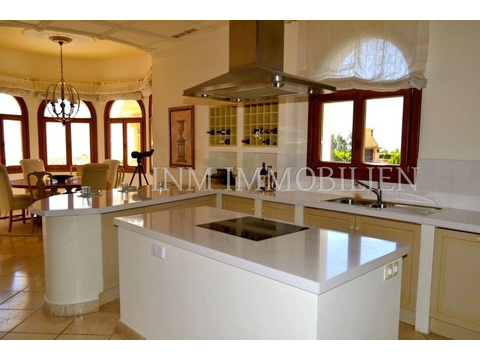 12_11493290644