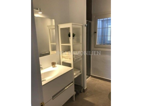 20 baño para las 2 dormitorios arriba