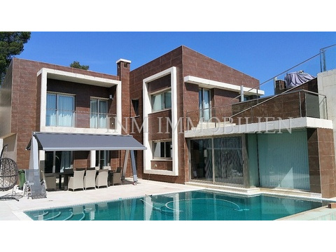 Villa kaufen in Palmanova, 1.119 m² Grundstück, 360 m² Wohnfläche, 6 Zimmer