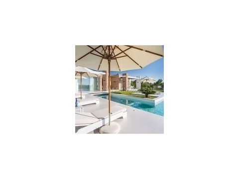Villa kaufen in Sant Josep de sa Talaia, 1.270 m² Grundstück, 400 m² Wohnfläche, 8 Zimmer
