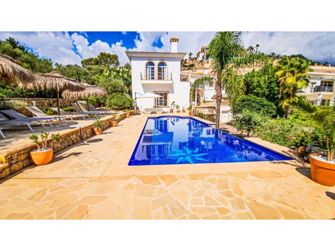 Einfamilienhaus kaufen in Palma, 2.350 m² Grundstück, 350 m² Wohnfläche, 7 Zimmer