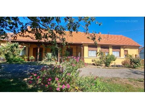 Landhaus kaufen in Zalakaros, 7.400 m² Grundstück, 136 m² Wohnfläche, 6 Zimmer
