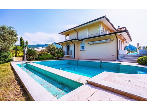 Villa mit Swimmingpool