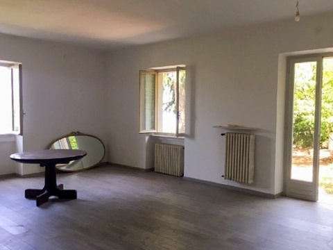 Wohnzimmer mit extra Eingang