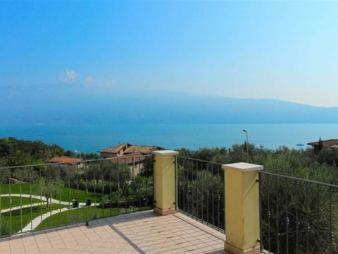Terrasse mit Seeblick