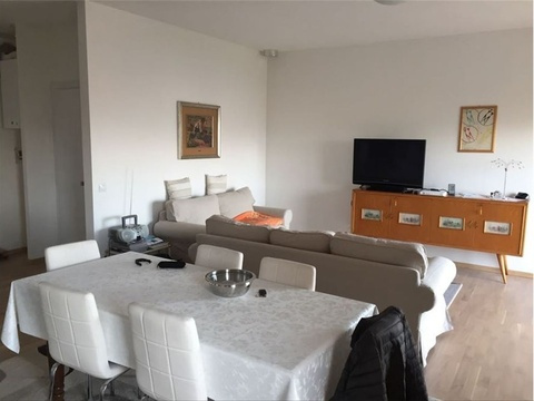 Wohnzimmer mit Esstisch