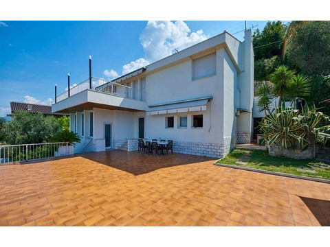 Villa mit Seeblick