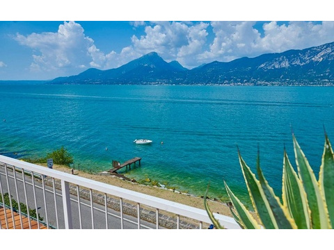 Terrasse mit Seeblick