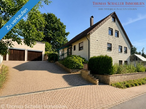Mehrfamilienhaus kaufen in Cadolzburg, mit Garage, 1.500 m² Grundstück, 270 m² Wohnfläche, 11 Zimmer