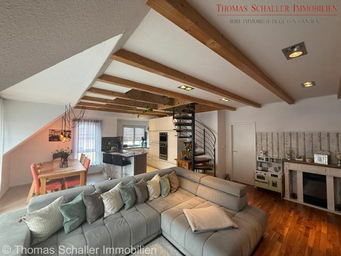 Dachgeschosswohnung kaufen in Lauf an der Pegnitz, mit Garage, mit Stellplatz, 101 m² Wohnfläche, 4 Zimmer