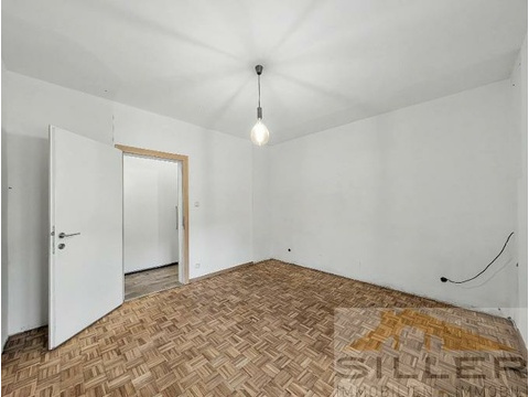 zusätzliches Schlafzimmer mit Fenster